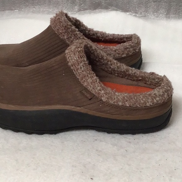 Simple slip on clogs - Picture 2 of 5